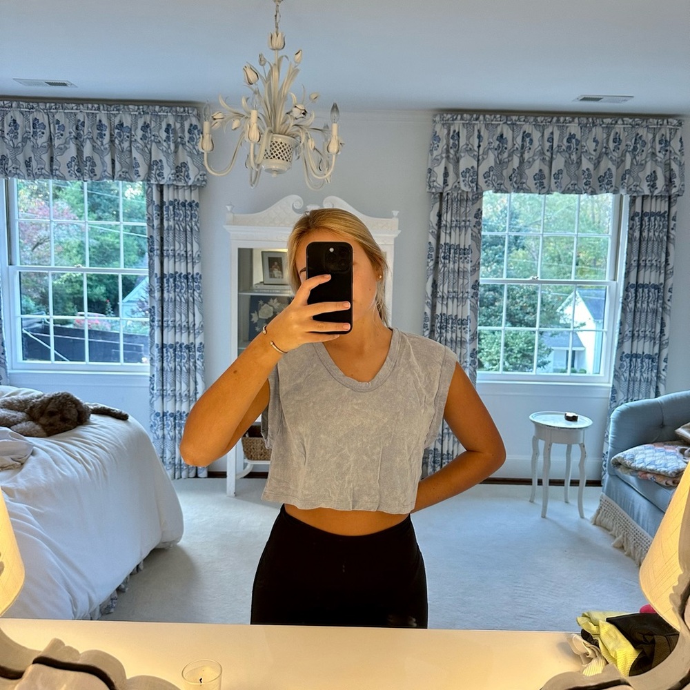 Too Good Tee - Picture 3 of 4